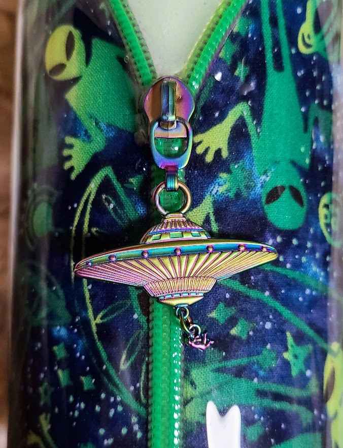 It WAS Aliens Zipper 30oz